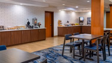 fi-agsfs-breakfast-area-42219_Wide-Hor